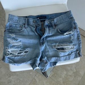 Ripped Jean shorts. Comfy and good condition. Size 8.